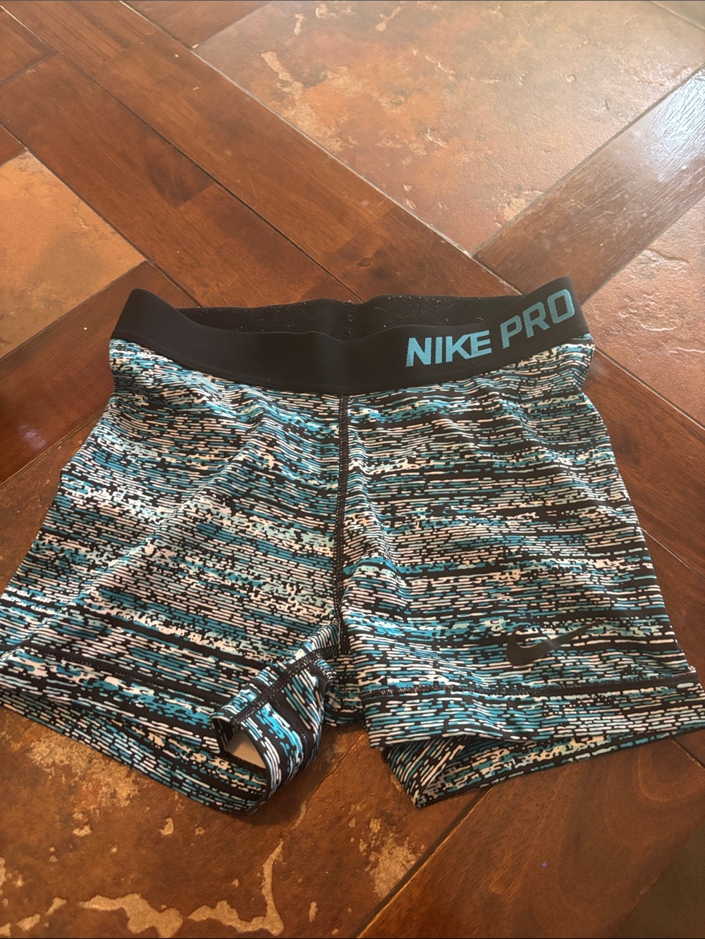 Nike pro athletic shorts size small